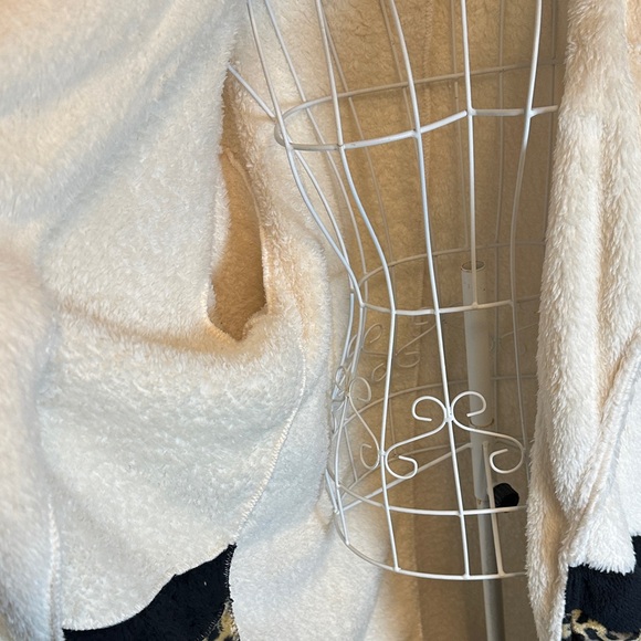 Leopard Print Cream and Black Women's Shacket coat/cardigan - Picture 3 of 4